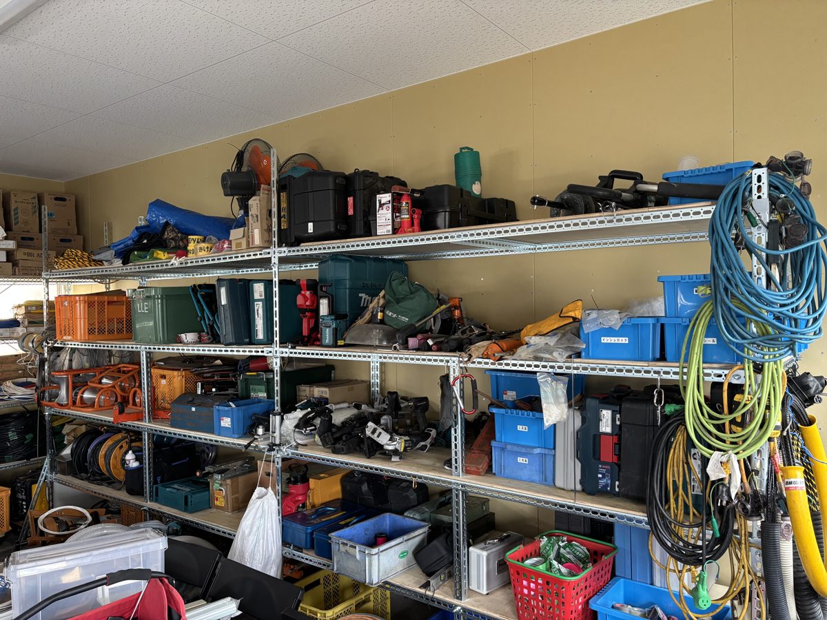道具の棚。工具を定位置に整理