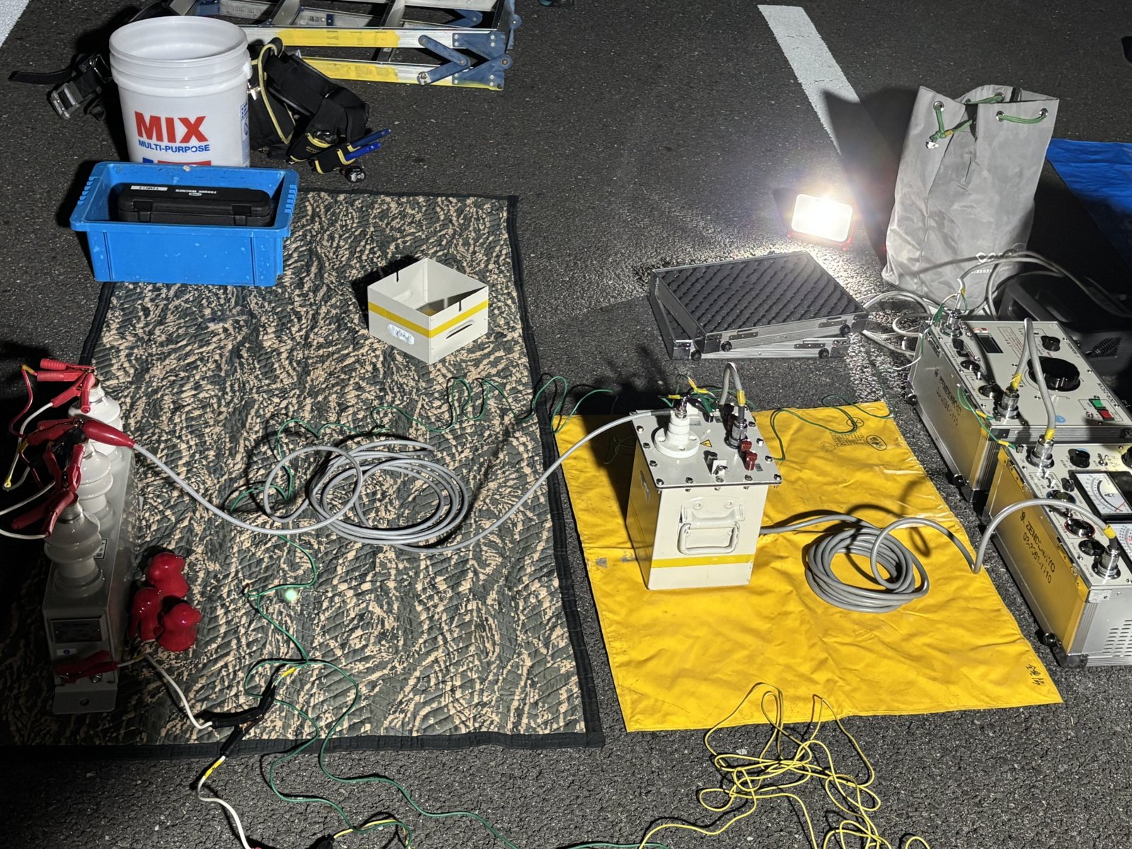 試験器と昇圧器のセットアップ