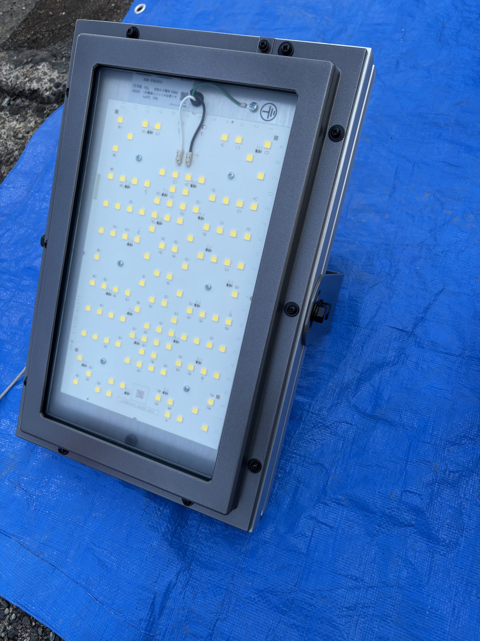 納入したLED高天井器具XYM2041-LE9の本体