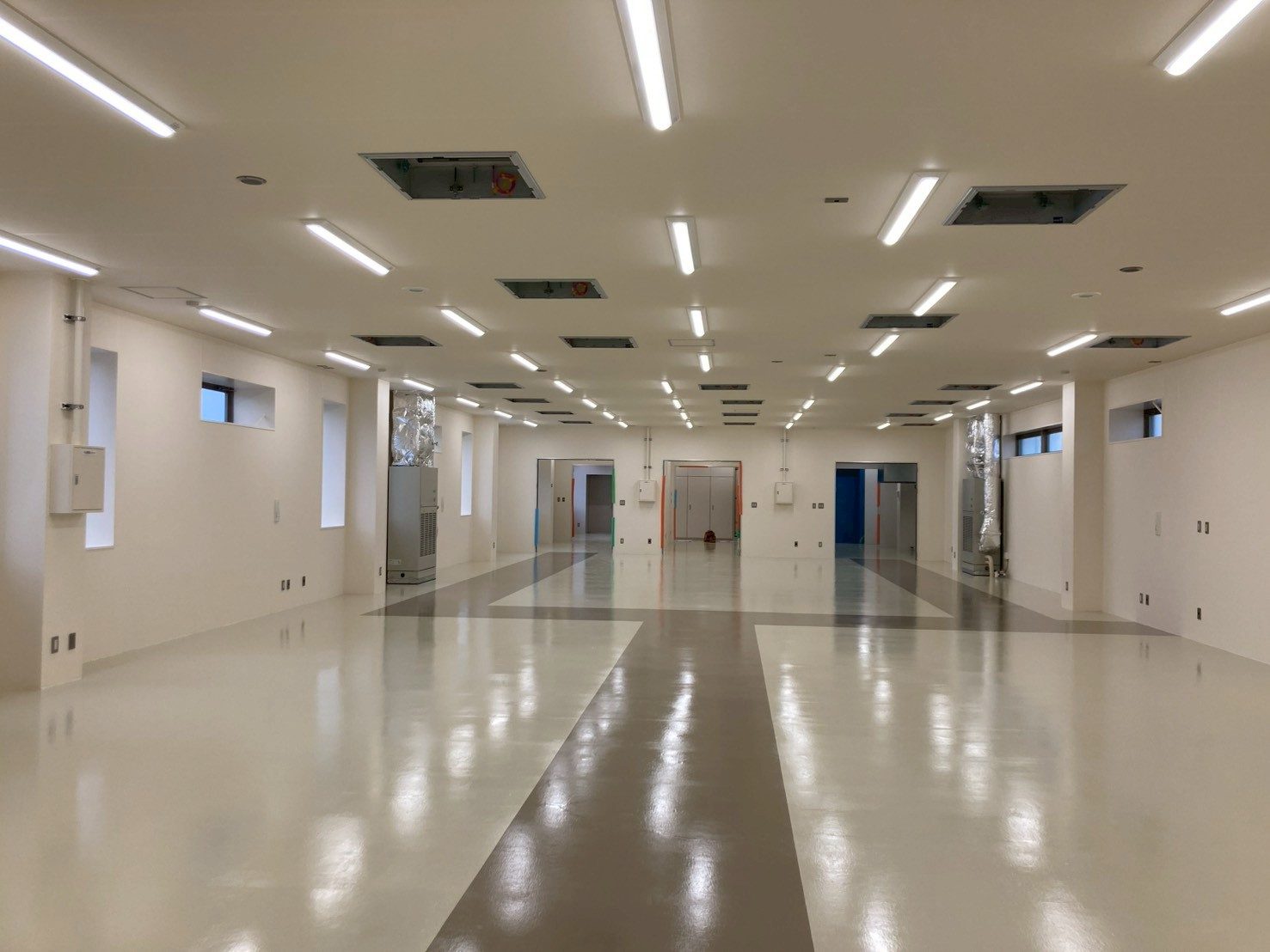 LED照明を設置し引渡し前の状態まで仕上がった室内